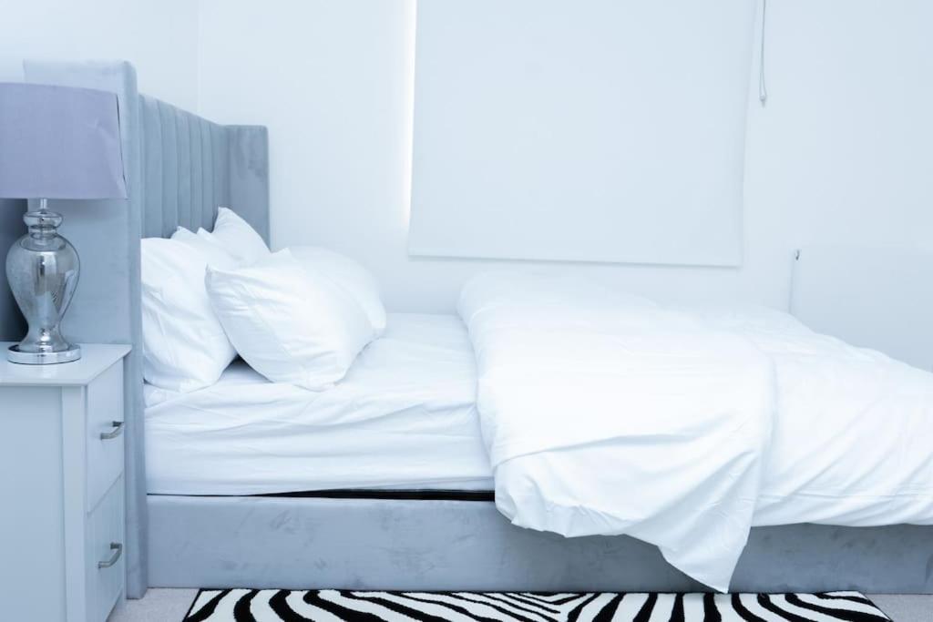 1 Bed Luxury Comfortable Apt London Eksteriør billede