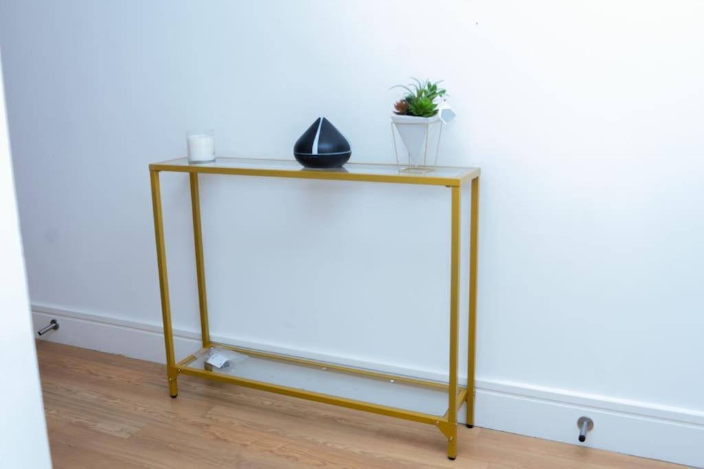1 Bed Luxury Comfortable Apt London Eksteriør billede
